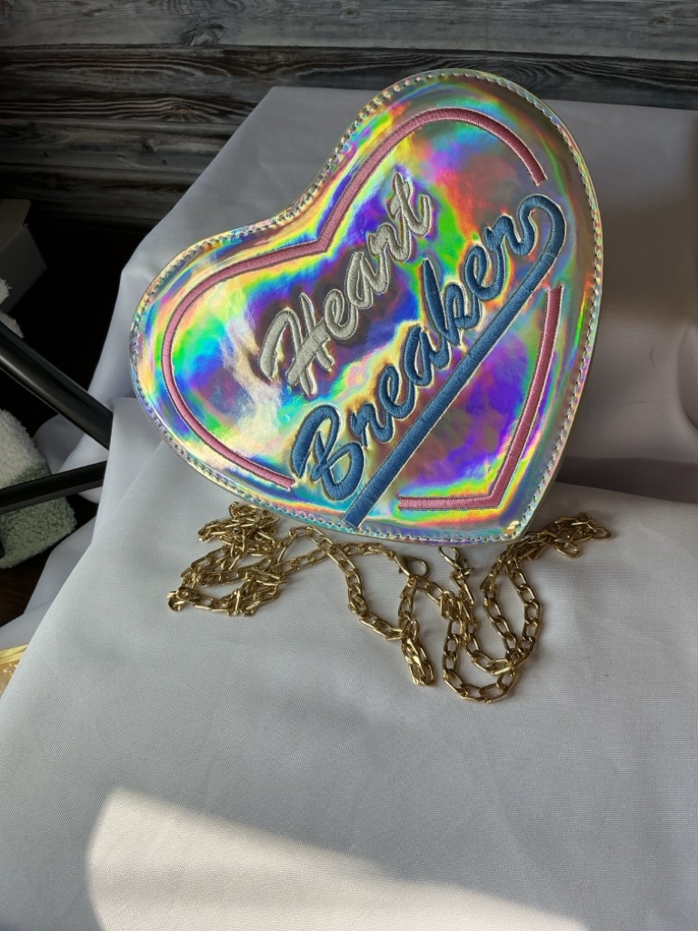 Heart Breaker Holographic Heart Crossbody Bag Gold Chain - Picture 3 of 7